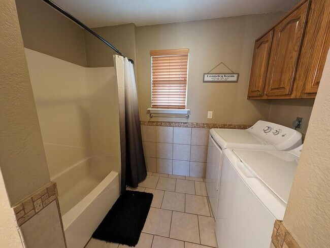 Building Photo - 104 Aspen Ct