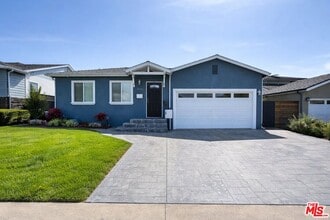 Building Photo - 10870 Whitburn St