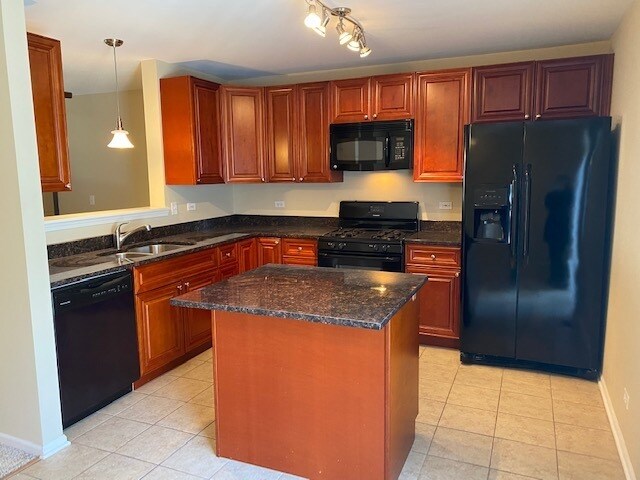 Foto del edificio - 225 Holiday Ln