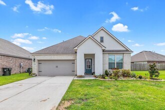 Building Photo - 3196 Crest Dr