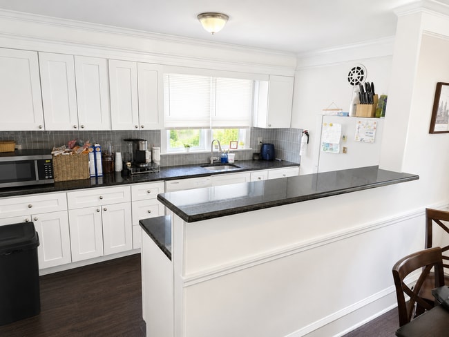 Building Photo - 252 Rhoads Ave