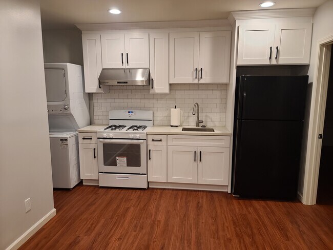 COCINA - 7012 Aldea Ave