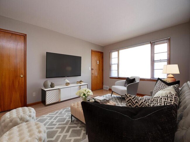 Foto del edificio - 8207 Grover St