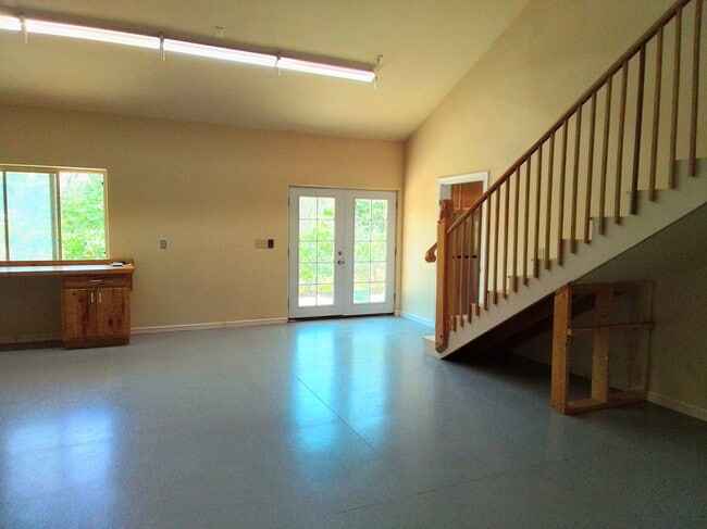 Building Photo - 2633 G Rd