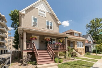 Building Photo - 328 Circle Ave