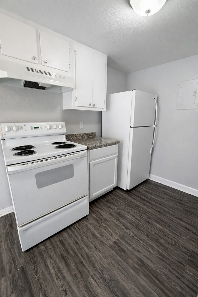 1 Bed 1 Bath Kitchen - Beautiful, spacious property with an excellent location!