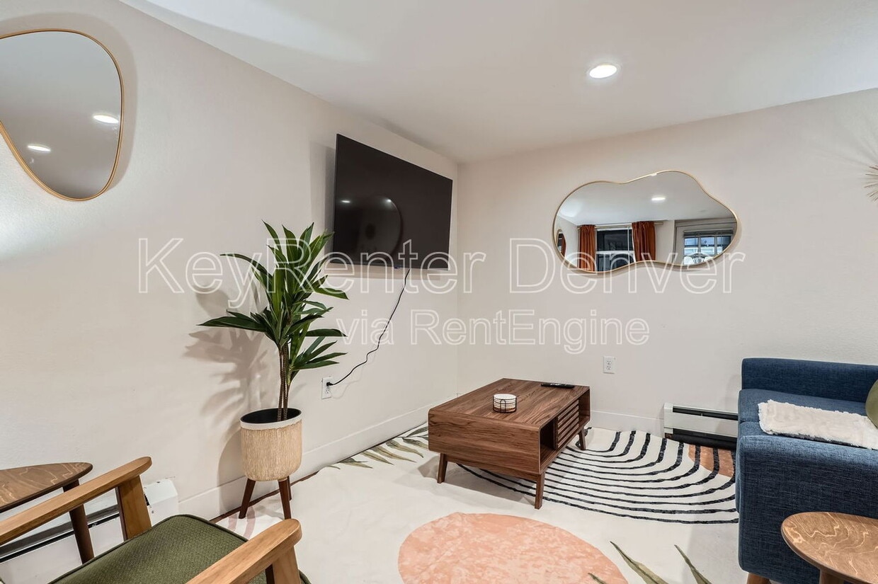 Photo - 682 N Clarkson St