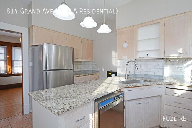 Foto del edificio - 814 Grand Ave