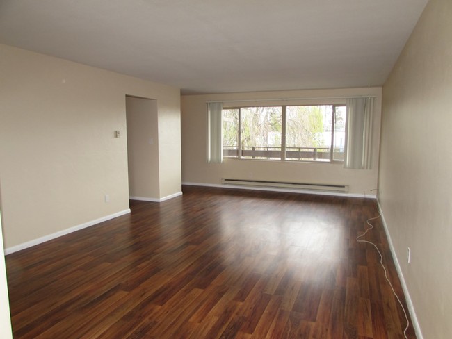 Building Photo - Apartment in West Seattle