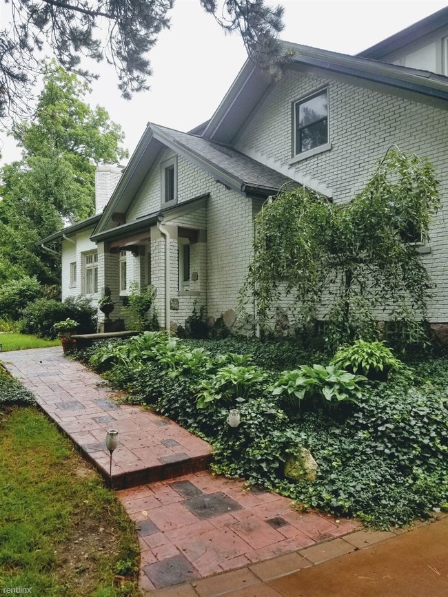Building Photo - 5 br, 4.5 bath House - 1700 Robinson Rd SE