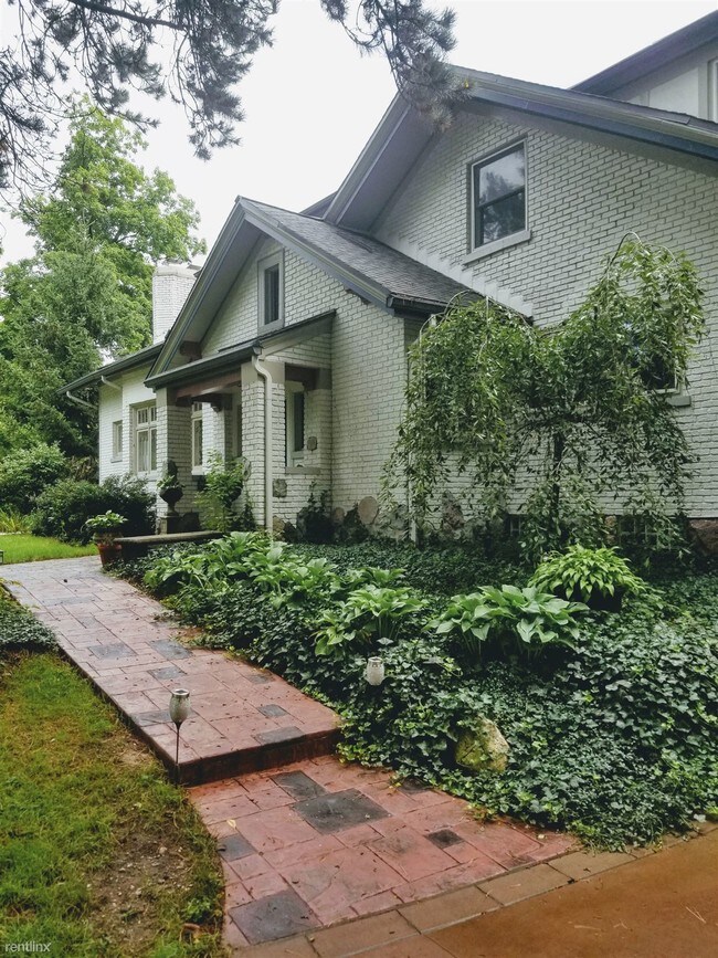 Foto del edificio - 5 br, 4.5 bath House - 1700 Robinson Rd SE