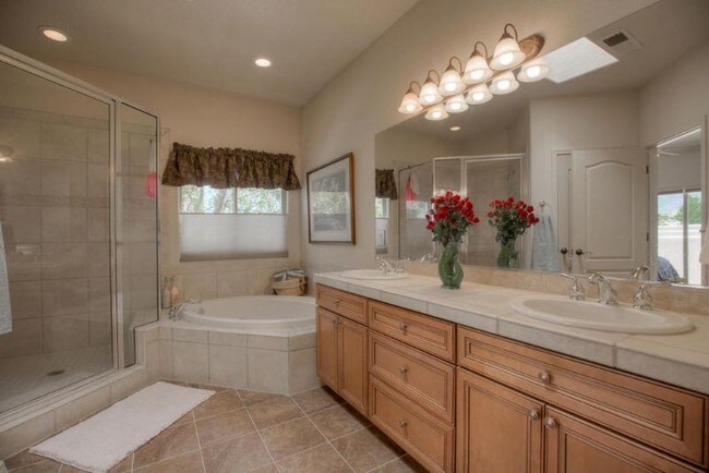 Building Photo - Beautiful Desert Ridge 3 Bedroom Available!!!