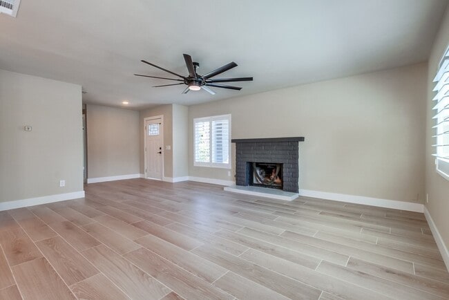 Building Photo - 1204 Palomar Pl
