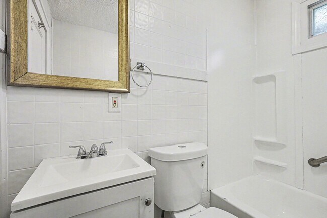 Foto del edificio - 3315 E 52nd St
