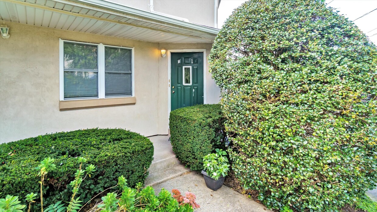 3 Selina Ct, Glen Cove, NY 11542 Room for Rent in Glen Cove, NY