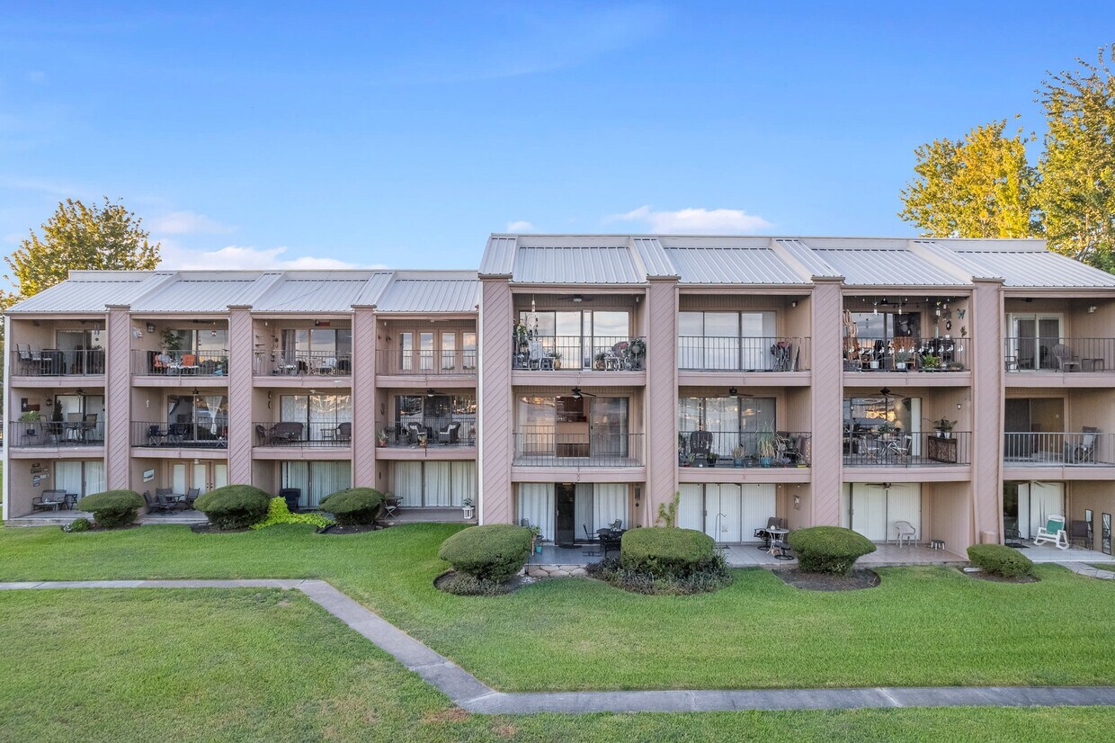 Foto del edificio - 15575 Marina Dr