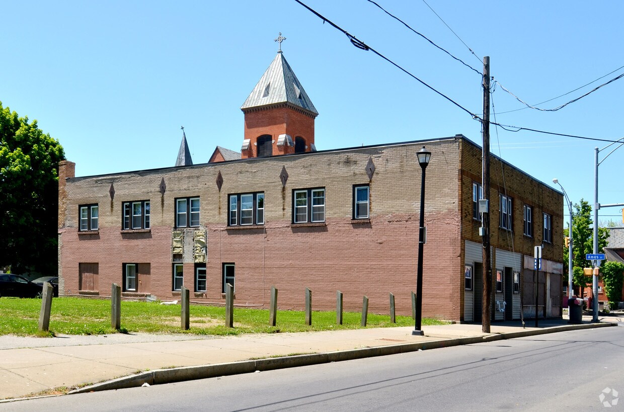 Building Photo - 855-861 Jay St