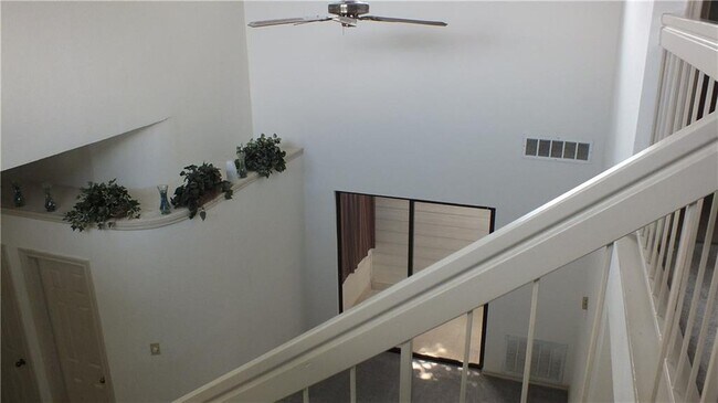 Foto del edificio - 2401 Brooke Ct