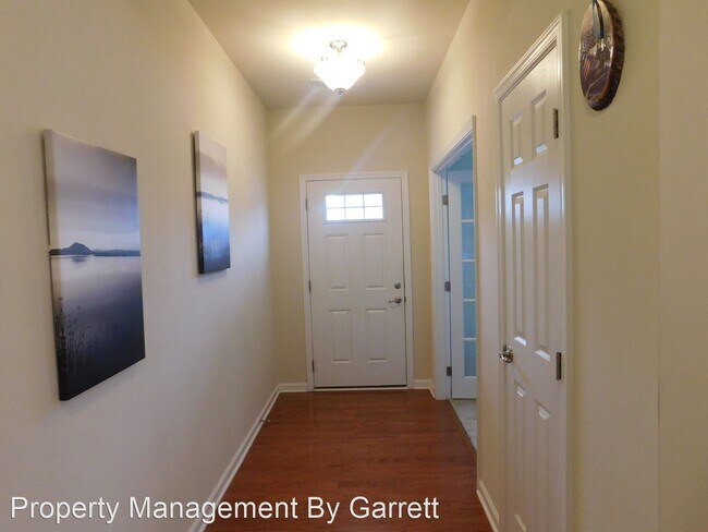 Building Photo - 3 br, 2.5 bath House - 622 Leonard Lane