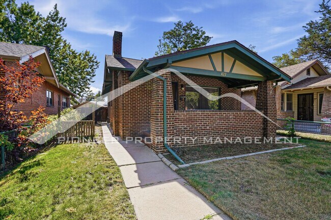 Building Photo - Spacious Home with Central AC and Washer/Dryer