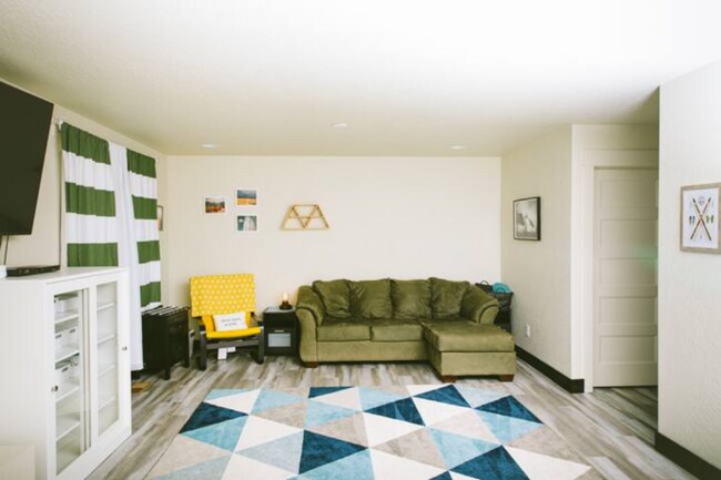 Building Photo - 813 Lake Francis Dr