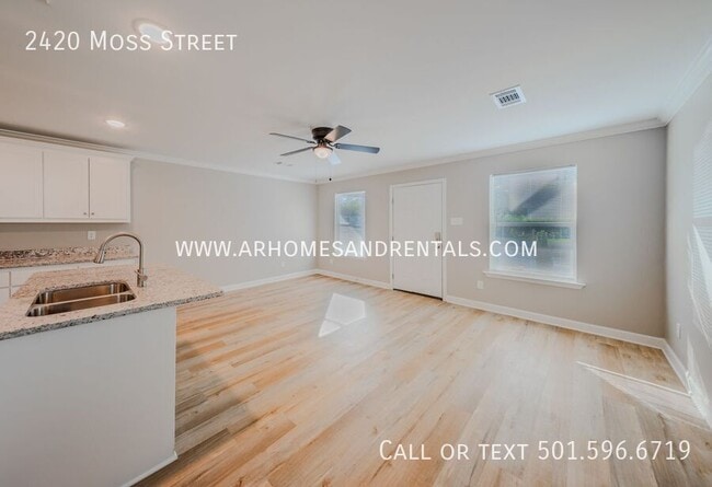 Foto del edificio - 2420 Moss St