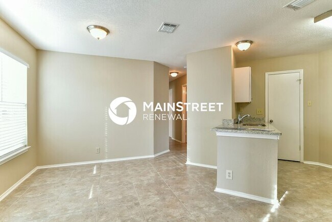 Foto del edificio - 3 Bedroom Pet-Friendly Home in San Antonio, TX with Main Street Renewal