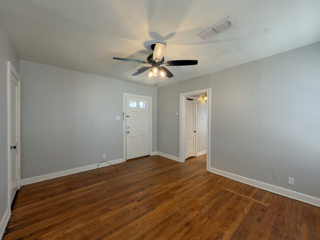 Foto del edificio - 1912 S Donnybrook Ave