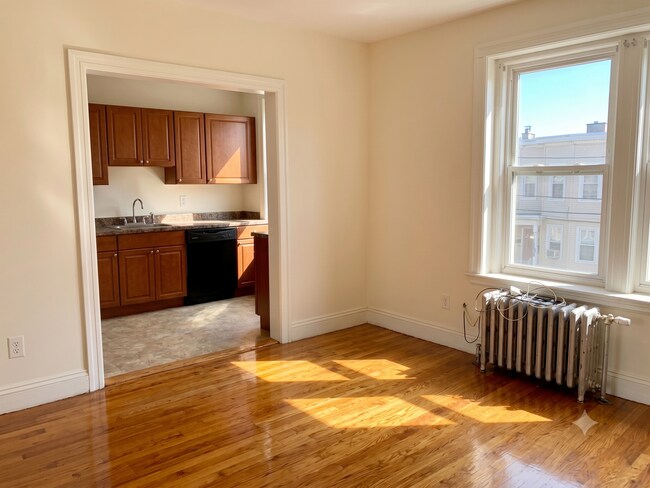 Building Photo - Classic Charm Meets Modern Convenience in Fenway