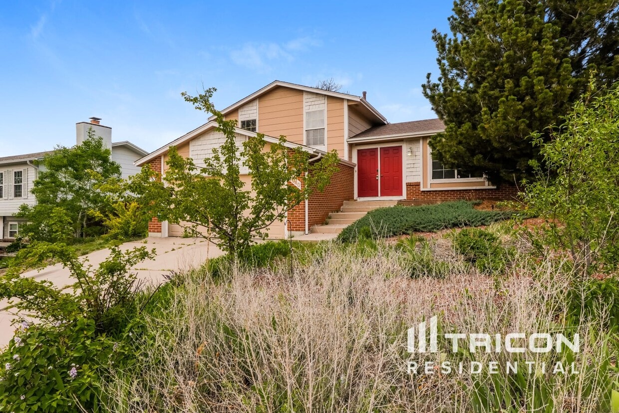 Primary Photo - 7040 Nettlewood Pl