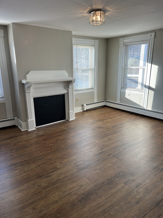 Building Photo - 156 Worcester St