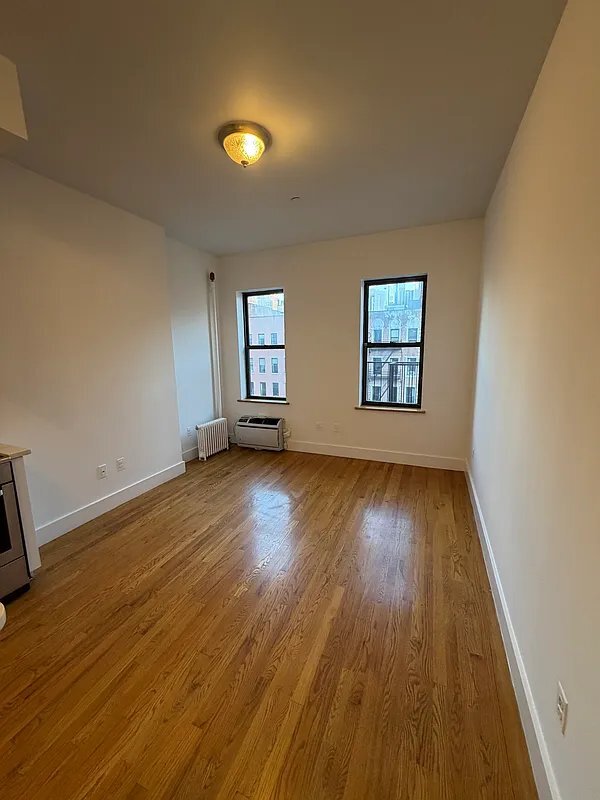 Foto del edificio - 639 Tenth Avenue