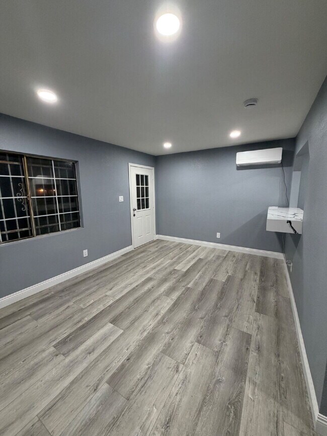 Building Photo - 100% NEWLY REMODELED - MUST SEE - WON'T LAST _   Only 4 miles from USC and 6 miles from DTLA