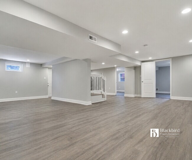 Building Photo - 11901 Crestwood Ave S