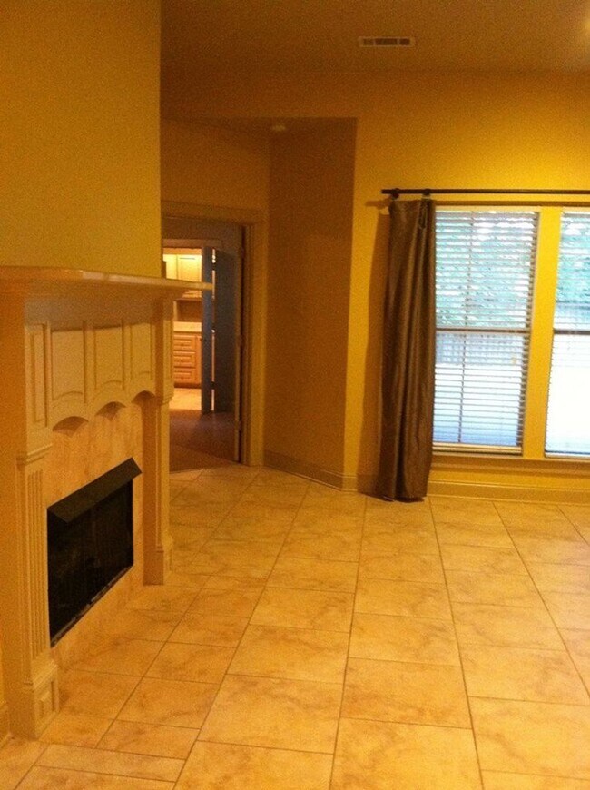 Foto del edificio - Must see  3BR/2BA home in Santa Rosa Subdivision off Staring Lane