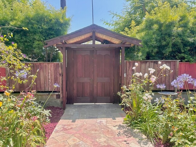 Building Photo - Meticulously Restored 1920s Craftsman on a Private, Hedged Lot | Pet Friendly!
