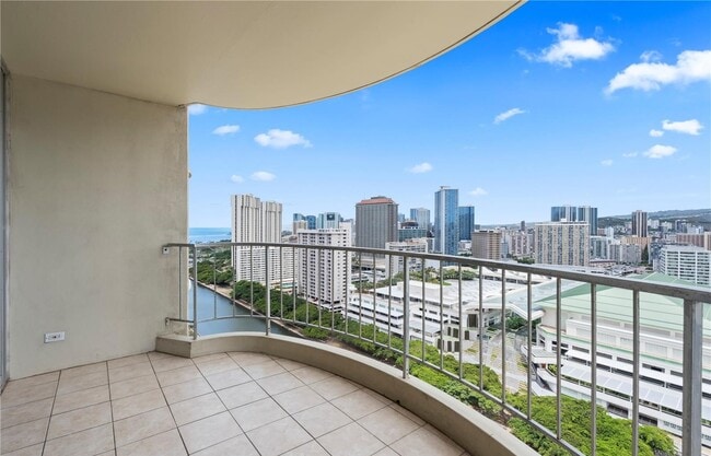 Building Photo - 1717 Ala Wai Blvd
