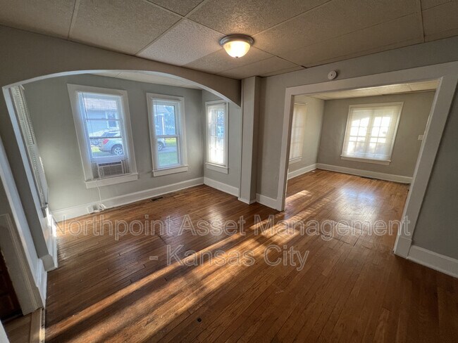 Building Photo - 3829 Mersington Ave