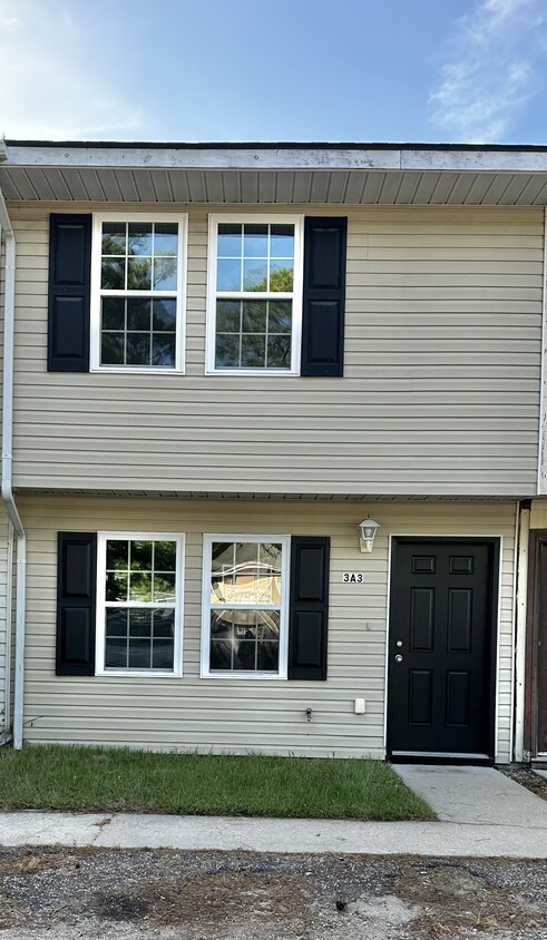 Primary Photo - 1605 Fawn Vista Dr N