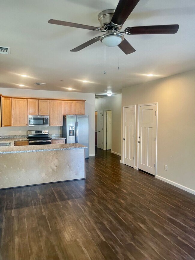 Building Photo - Fabulous 4 Bd 2 Bath home in lovely Sac Ne...