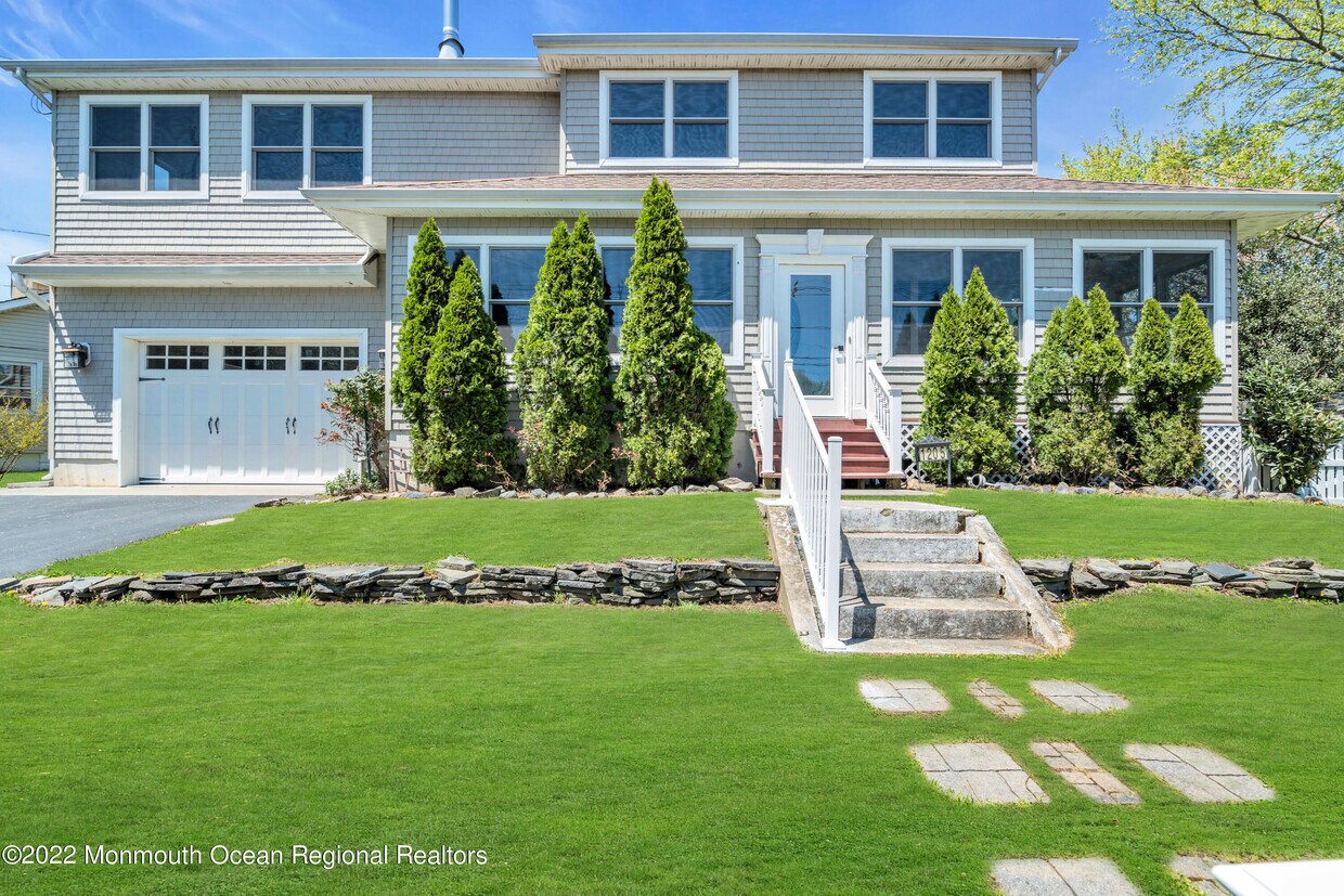 Primary Photo - 1205 Roseld Ave