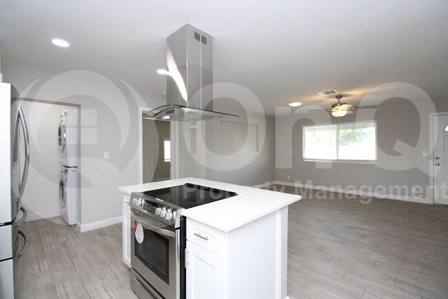 Foto del edificio - 523 N Kirchoff