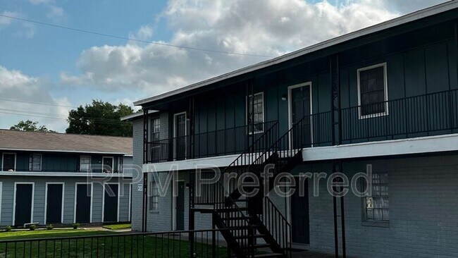 Foto del edificio - 427 Hollyvale Dr