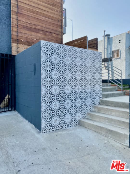 Building Photo - 1217 N Virgil Ave