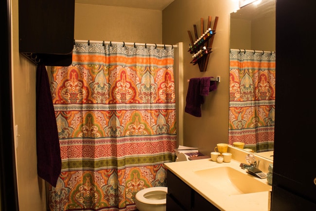 FW2x2 - Master Bath - Taliesin Apartments
