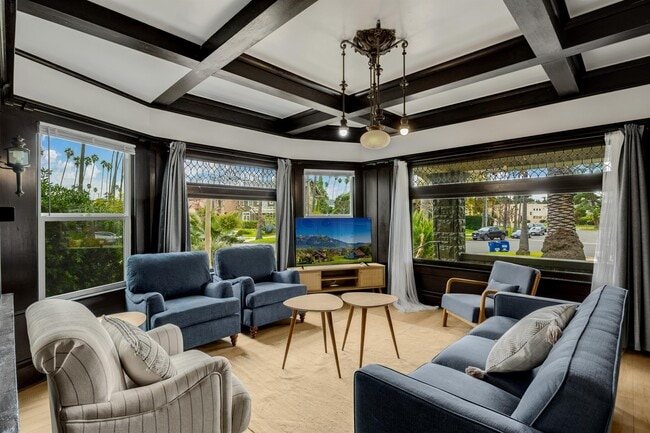 Photo - 4439 Victoria Park Dr Apartment