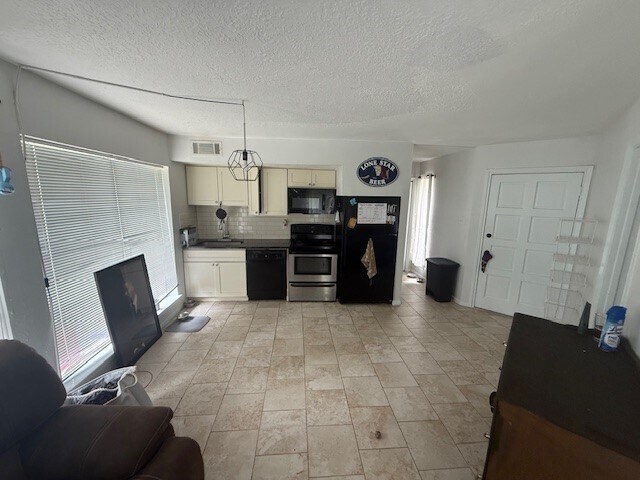 Building Photo - April Villas Triplex
