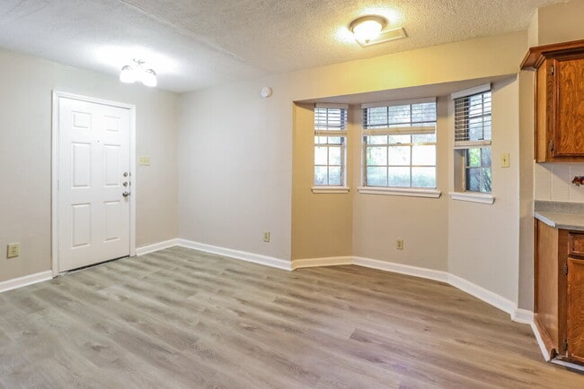 Foto del edificio - 4714 Glendower Dr