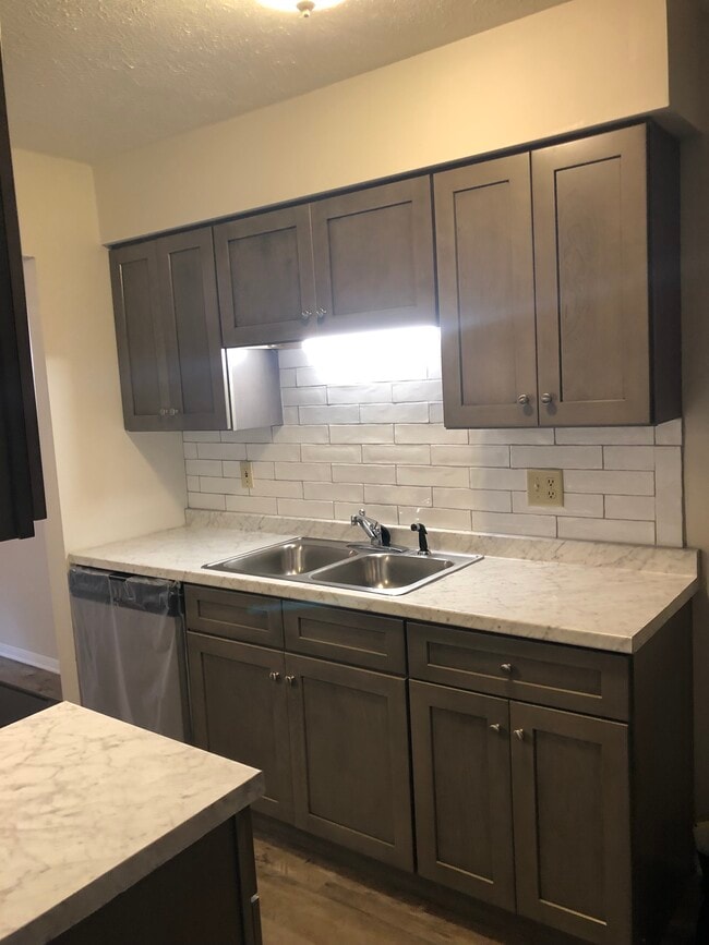 Building Photo - 17 Bluefield Mnr