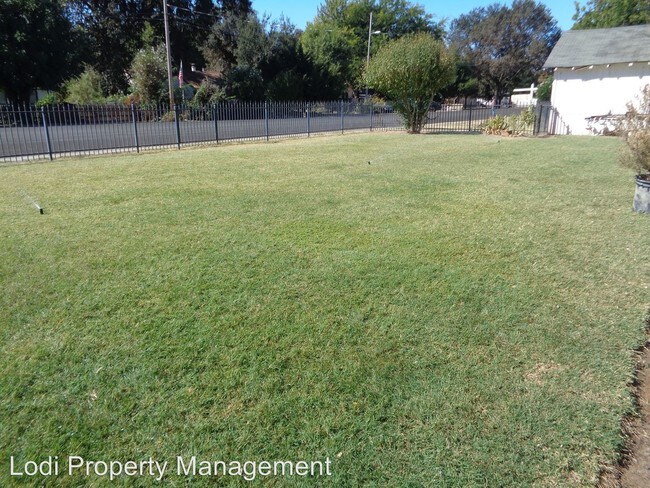 Foto del edificio - 2 br, 1 bath House - 8441 W Stockton St